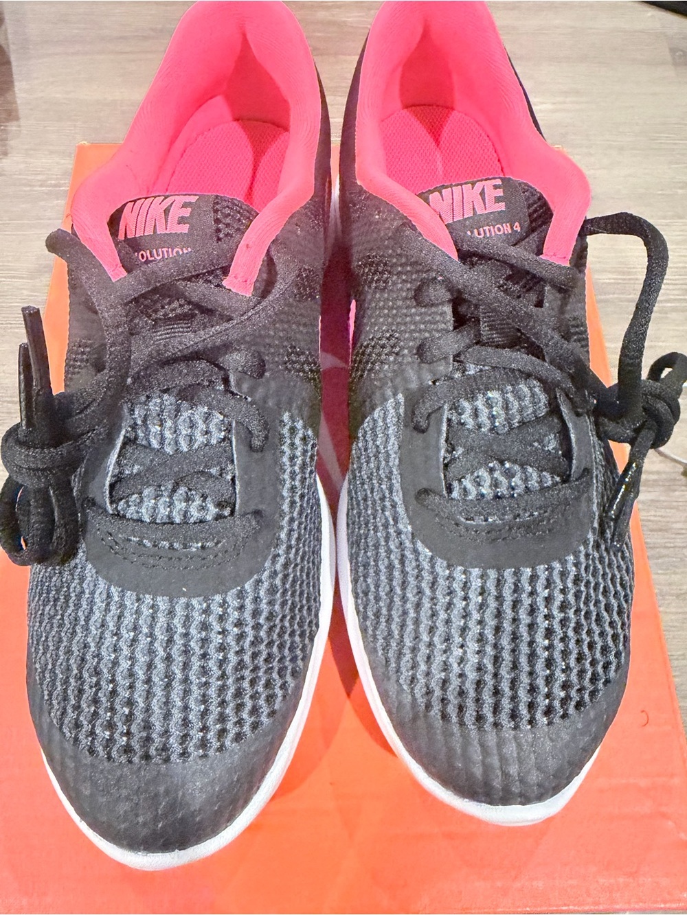Nike  Girls Black & Pink Running Shoes Size:4Y